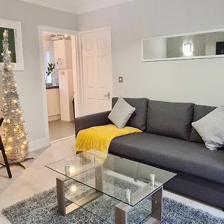 Апартаменти ✪ Spacious Luxury 2-bed W/ Parking & Garden Лідс