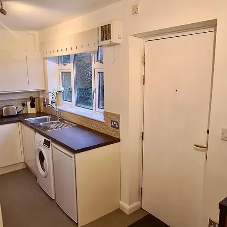 ✪ Spacious Luxury 2-bed W/ Parking & Garden Лідс