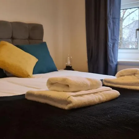 Апартаменти ✪ Spacious Luxury 2-bed W/ Parking & Garden