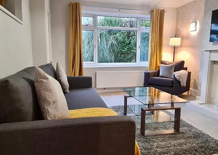 ✪ Spacious Luxury 2-bed W/ Parking & Garden * Λιντς